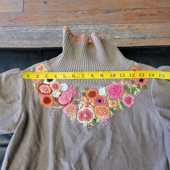 New Directions Short Sleeve Sweater - Picture 4 of 5